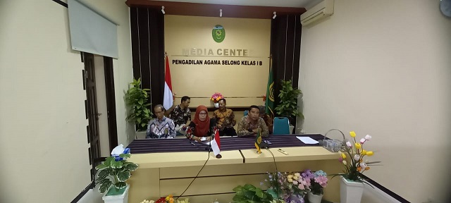 1 PA Selong Mengikuti Pembinaan Bidang Teknis Dan Administrasi Yudisial Oleh Pimpinan Mahkamah Agung RI