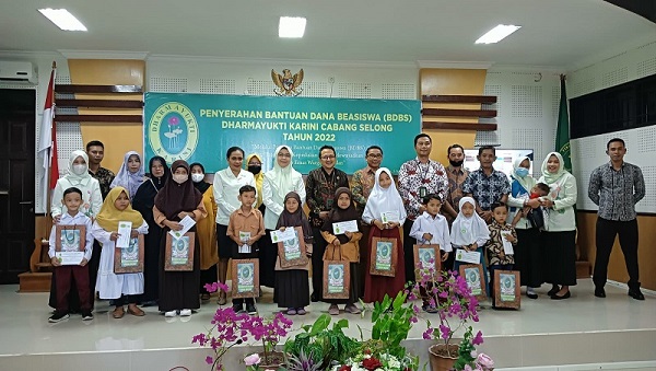 1 Penyerahan BDBS Dharmayukti Karini Cabang Selong