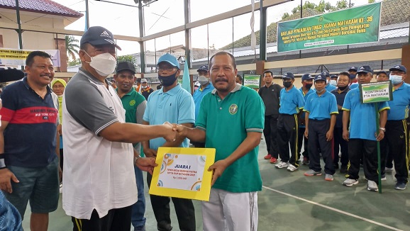 1 Raih Juara Tim Tennis Meja PA Selong Mendapat Kehormatan Bertanding dengan Dirjen Badilag
