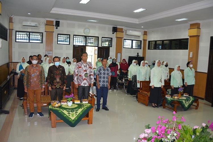 2 Penyerahan BDBS Dharmayukti Karini Cabang Selong